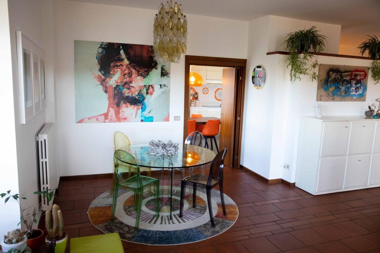 Sound Of Colors - Art Design Apartment Desenzano del Garda Exterior photo