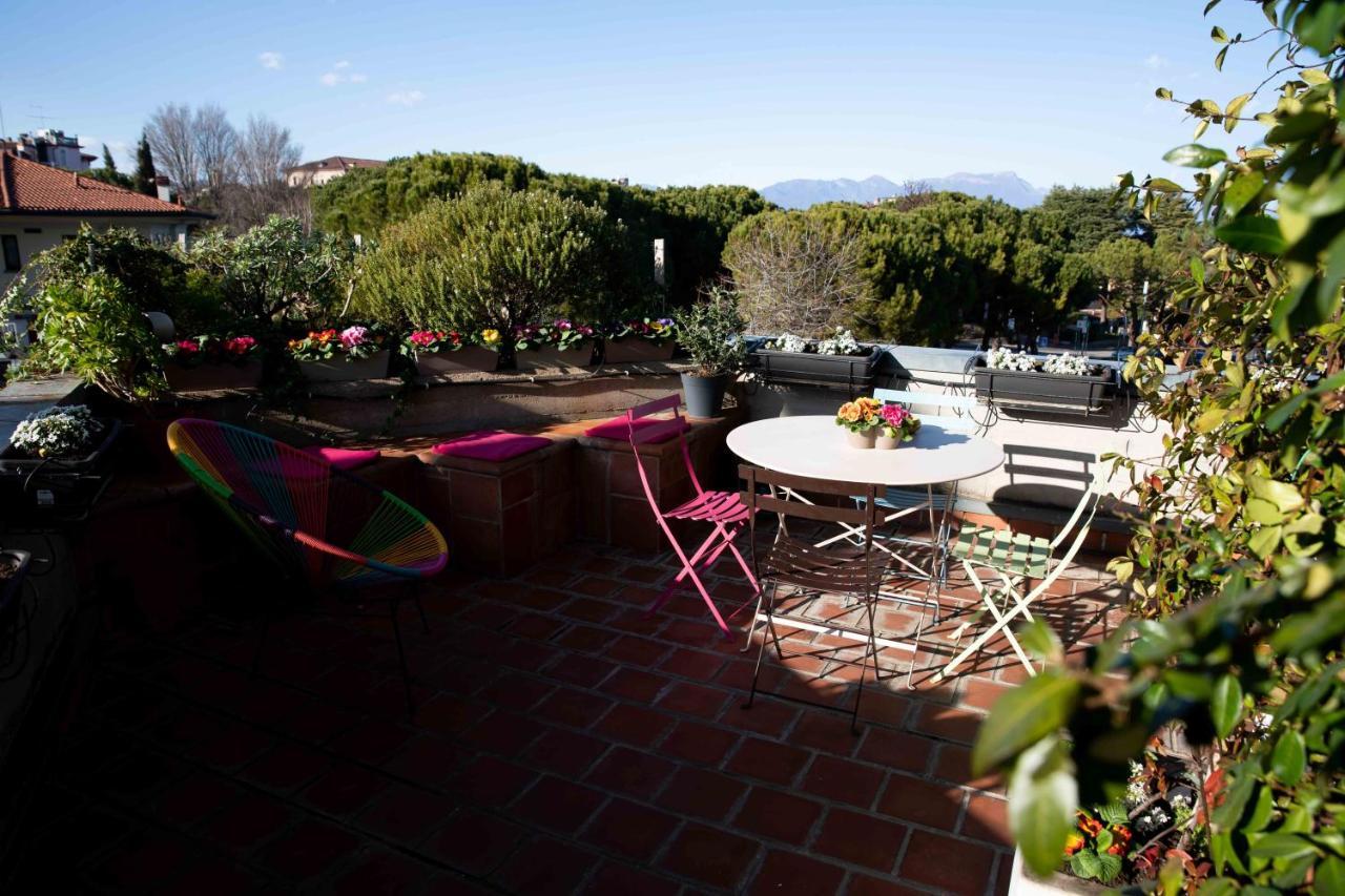 Sound Of Colors - Art Design Apartment Desenzano del Garda Exterior photo
