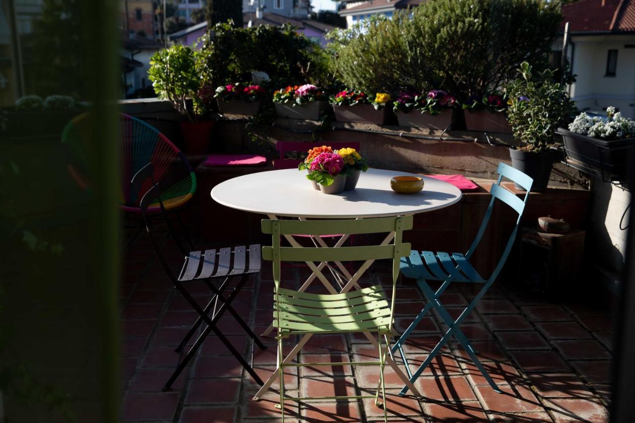 Sound Of Colors - Art Design Apartment Desenzano del Garda Exterior photo