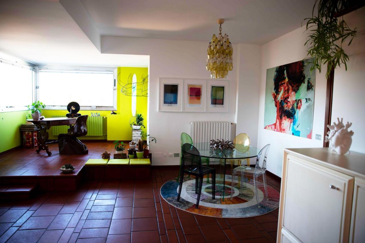 Sound Of Colors - Art Design Apartment Desenzano del Garda Exterior photo